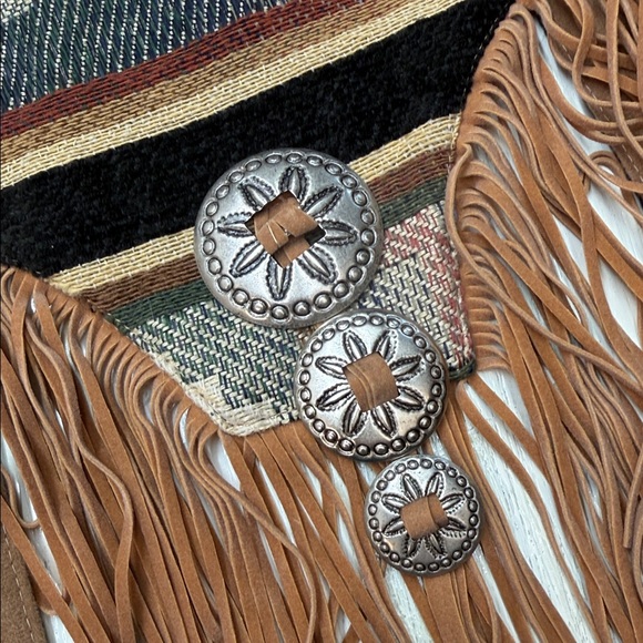 VTG Western Collection Fringed Shawl or Capelet w/ Silver Conchos Sz M - Picture 9 of 10